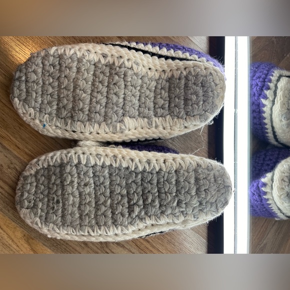 Knit Van Slippers - Picture 2 of 2